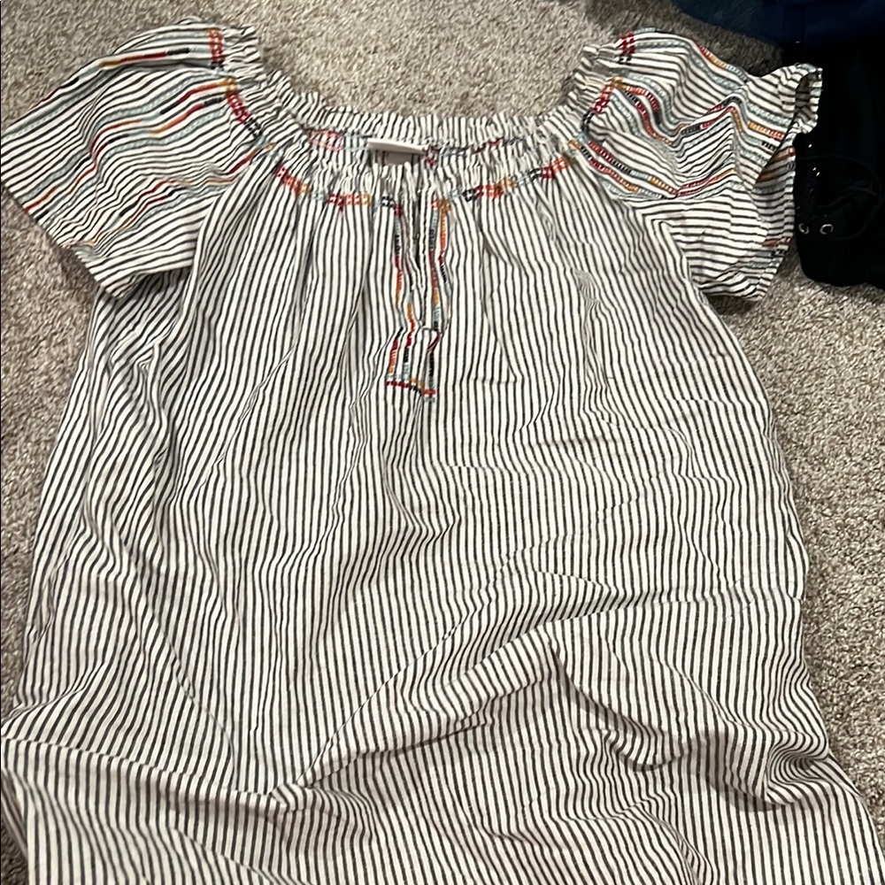 Knox Rose Gray and White Smocked Flutter Sleeve Blouse